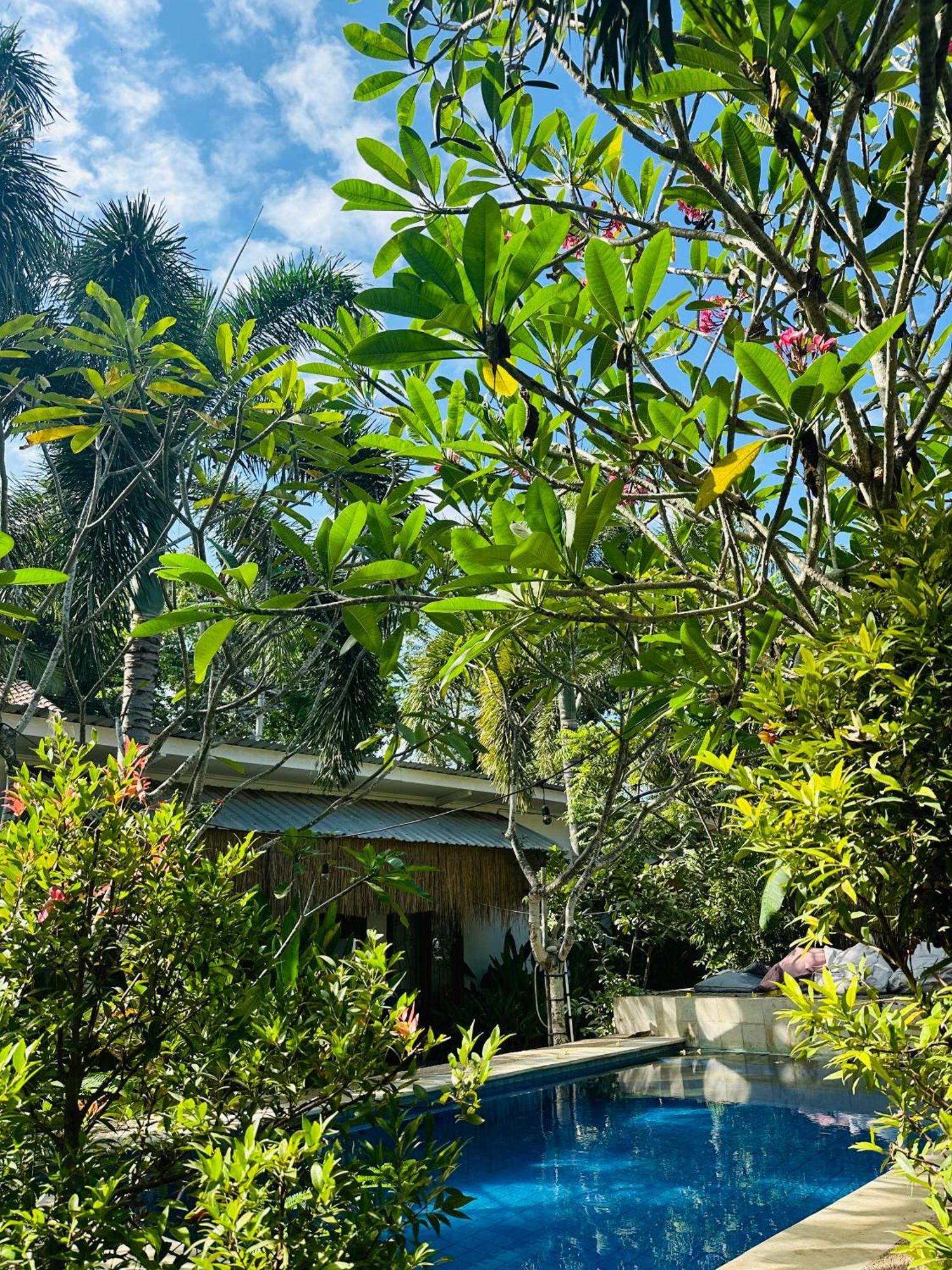 Santai Retreat Hotel Kuta  Exterior photo